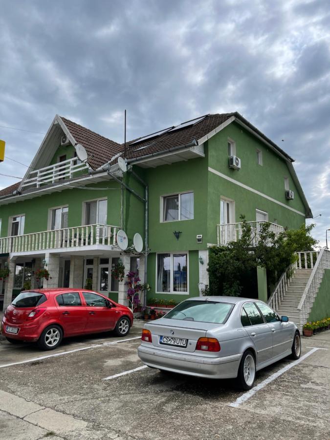 Pensiunea Simina Caransebeş Exterior foto
